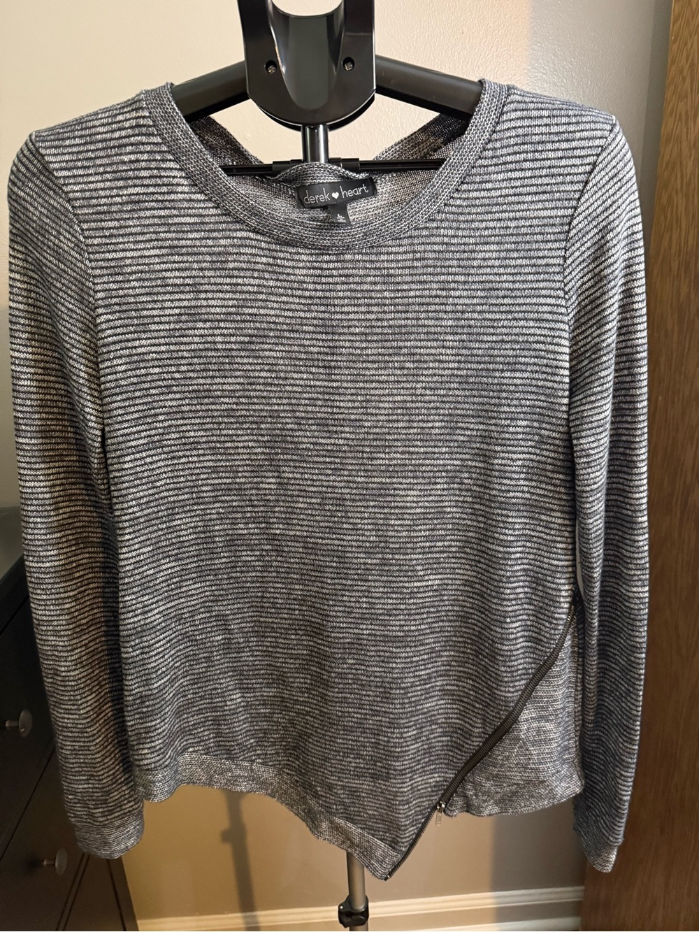Derek Heart Gray Marled Asymmetrical Zip Sweater Size Large Long Sleeve